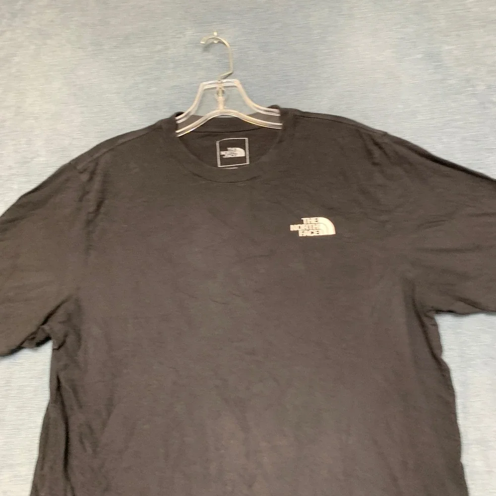 The North Face T Shirt Mens Medium Black Graphic Print Short Sleeve Pullover